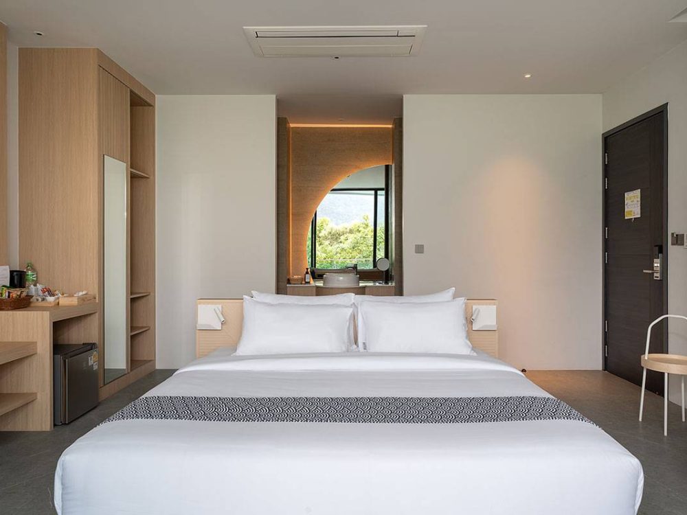 Deluxe Jacuzzi Pool View (1)