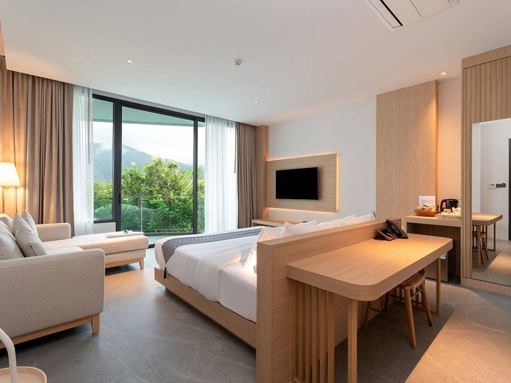 Deluxe Jacuzzi Pool View (2)