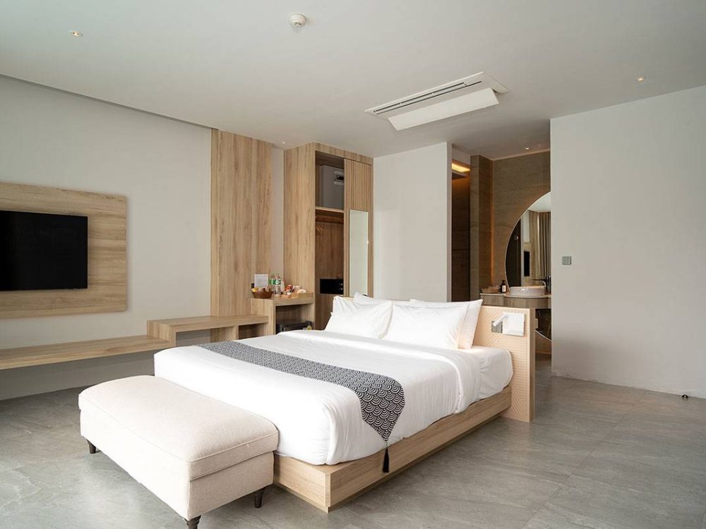 Family-Pool-Access-Room-01