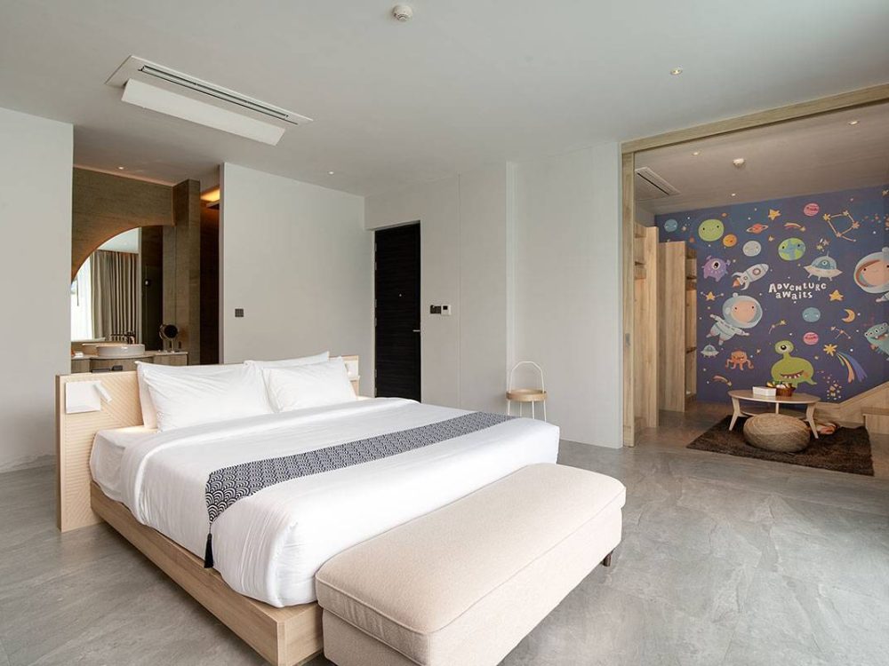 Family-Pool-Access-Room-03