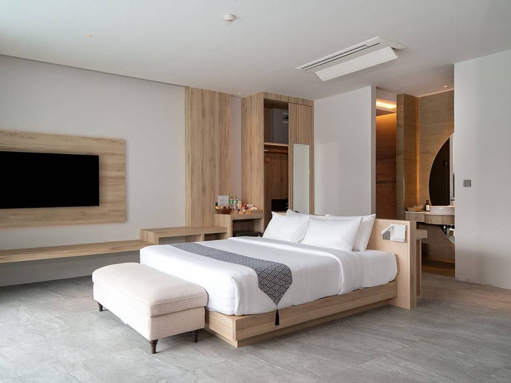 Family-Pool-Access-Room-07