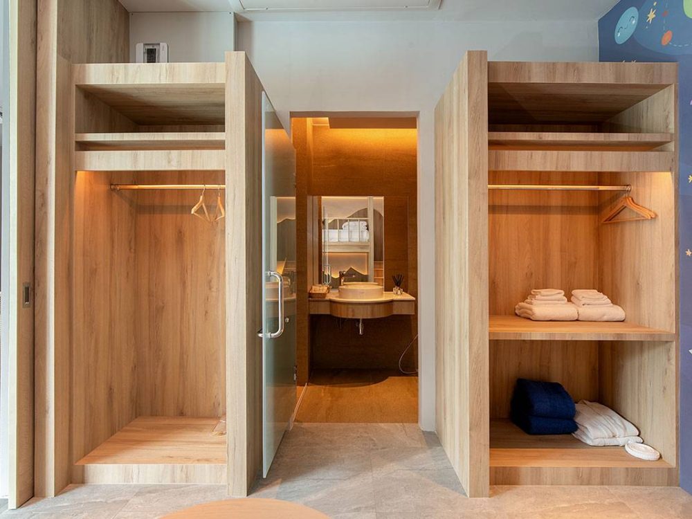 Family-Pool-Access-Room-10