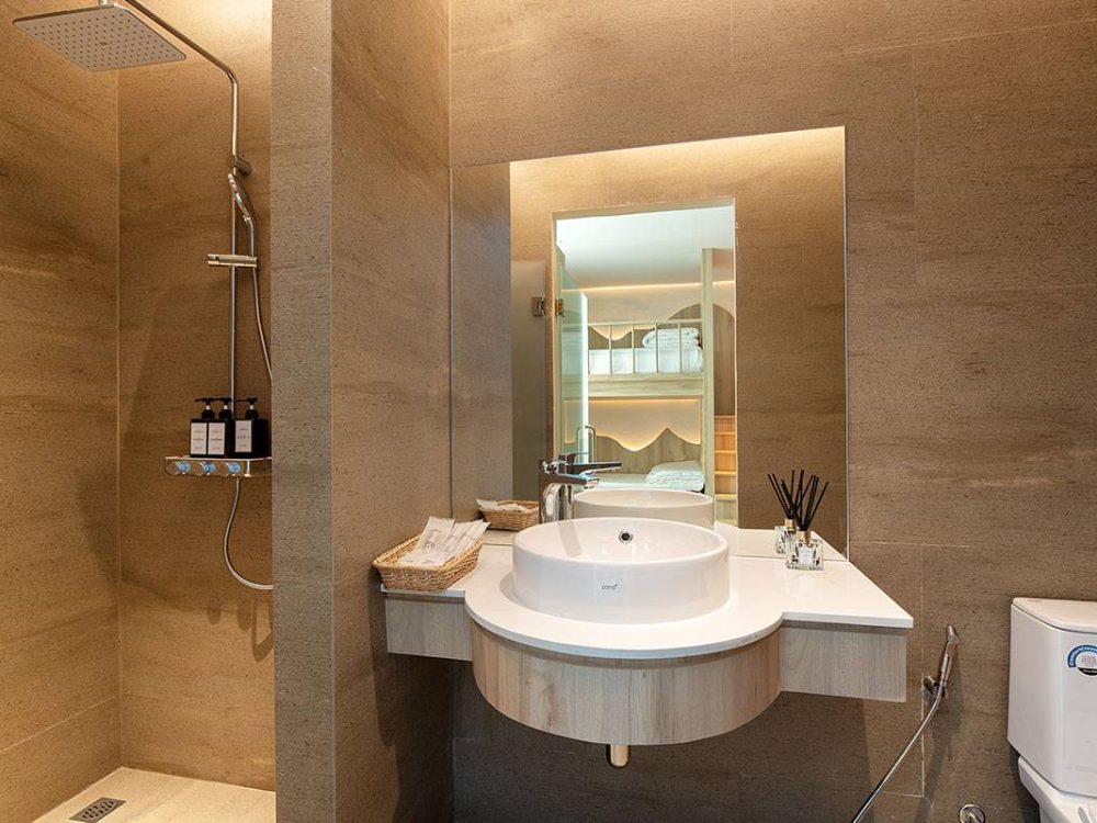 Family-Pool-Access-Room-11