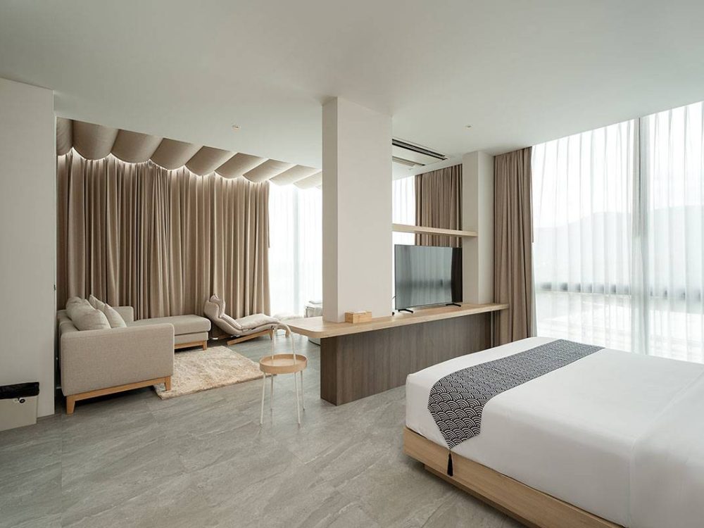 Honeymoon-Suite-with-Jacuzzi-02