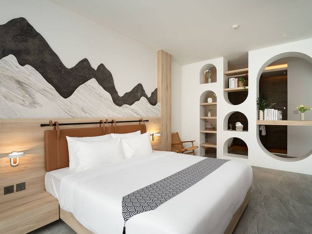 Honeymoon-Suite-with-Jacuzzi-03