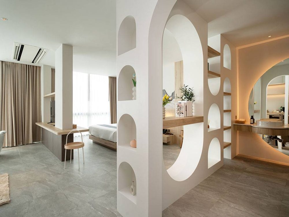 Honeymoon-Suite-with-Jacuzzi-08