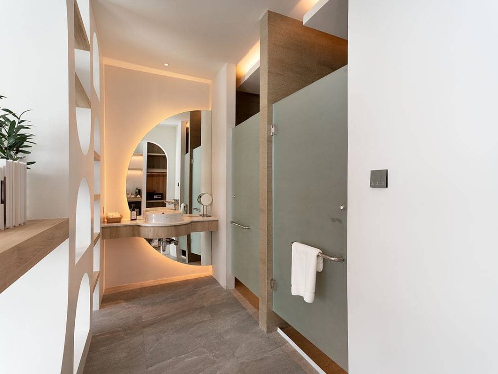 Honeymoon-Suite-with-Jacuzzi-11