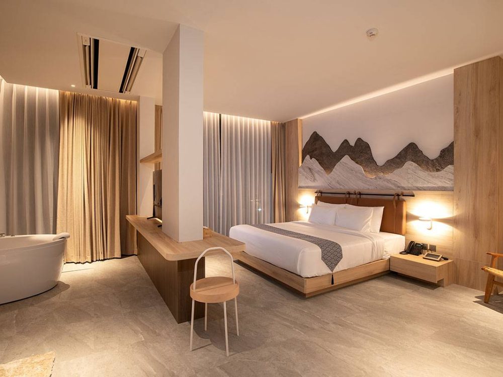 Honeymoon-Suite-with-Jacuzzi-12