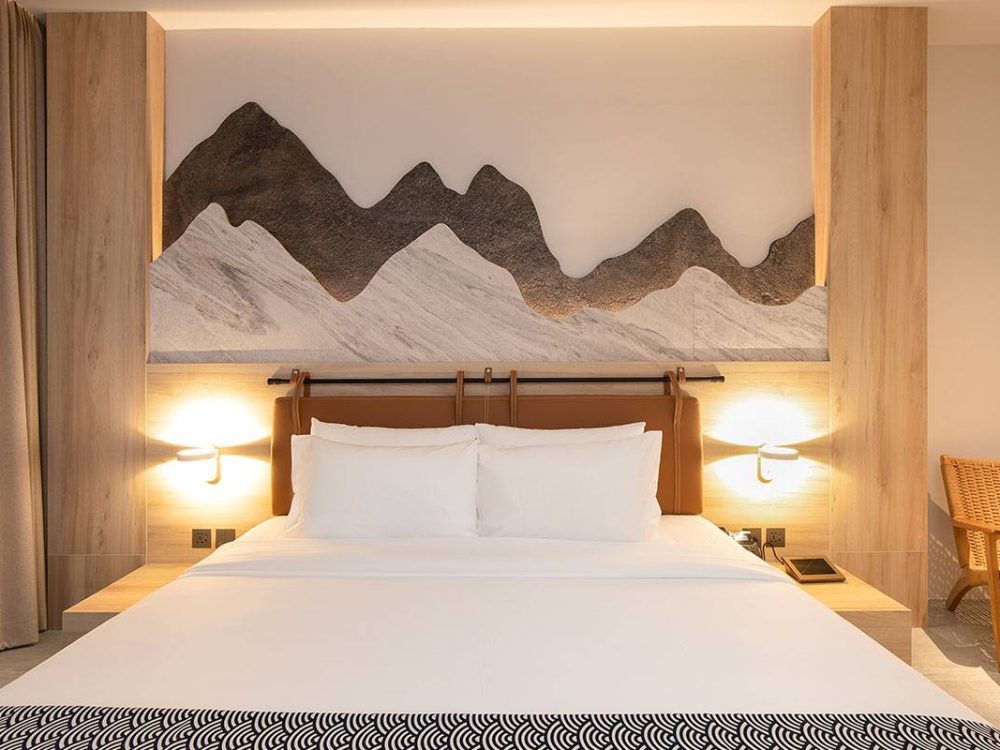 Honeymoon-Suite-with-Jacuzzi-14