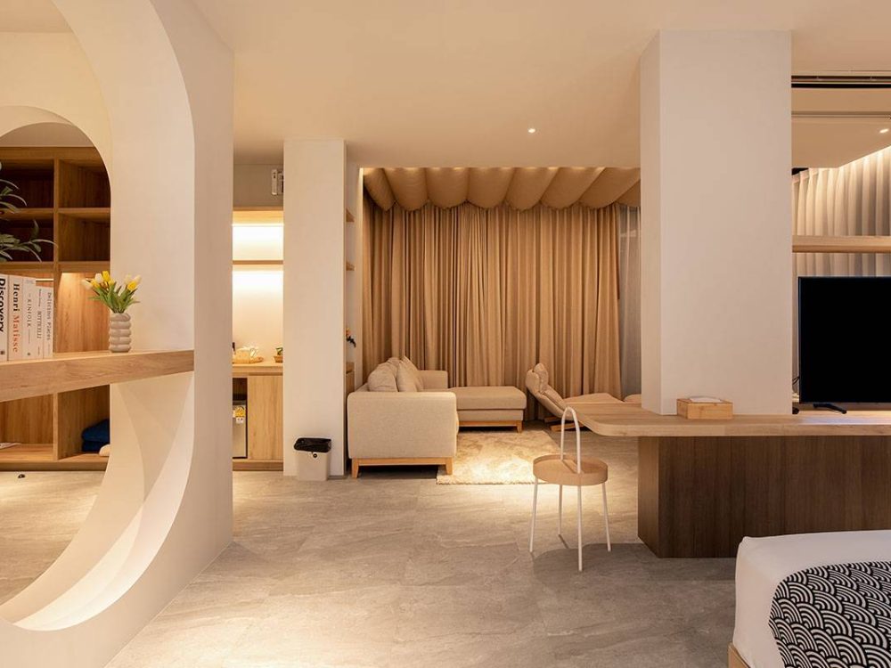 Honeymoon-Suite-with-Jacuzzi-20