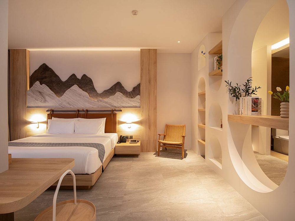 Honeymoon-Suite-with-Jacuzzi-25