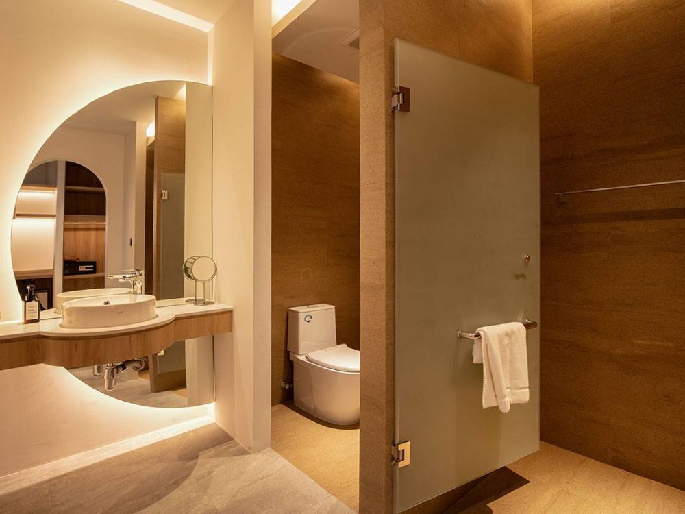 Honeymoon-Suite-with-Jacuzzi-26