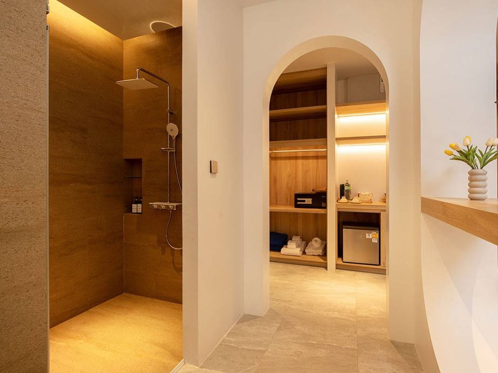 Honeymoon-Suite-with-Jacuzzi-27