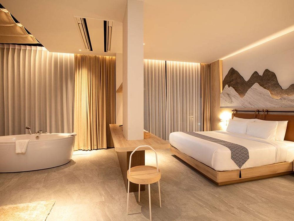 Honeymoon-Suite-with-Jacuzzi-28