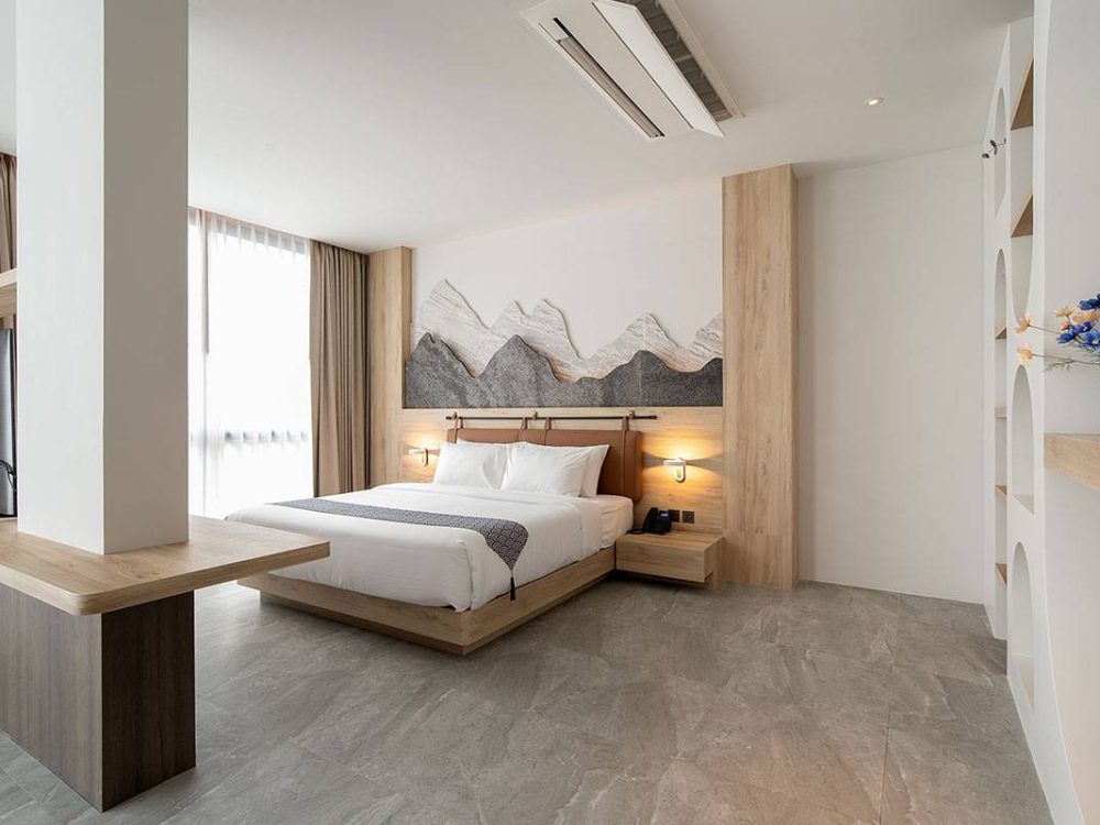 Suite-with-Jacuzzi-01