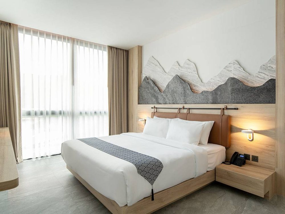 Suite-with-Jacuzzi-02