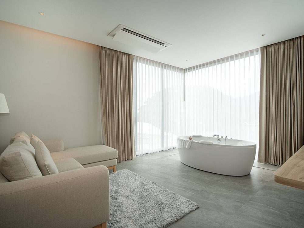 Suite-with-Jacuzzi-05