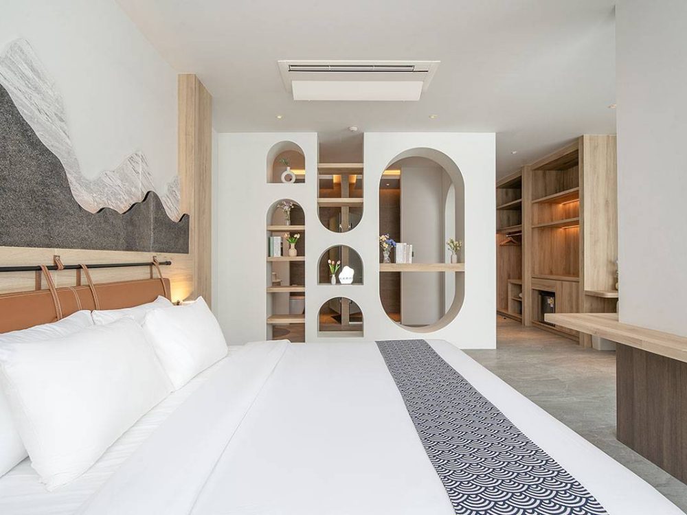 Suite-with-Jacuzzi-07