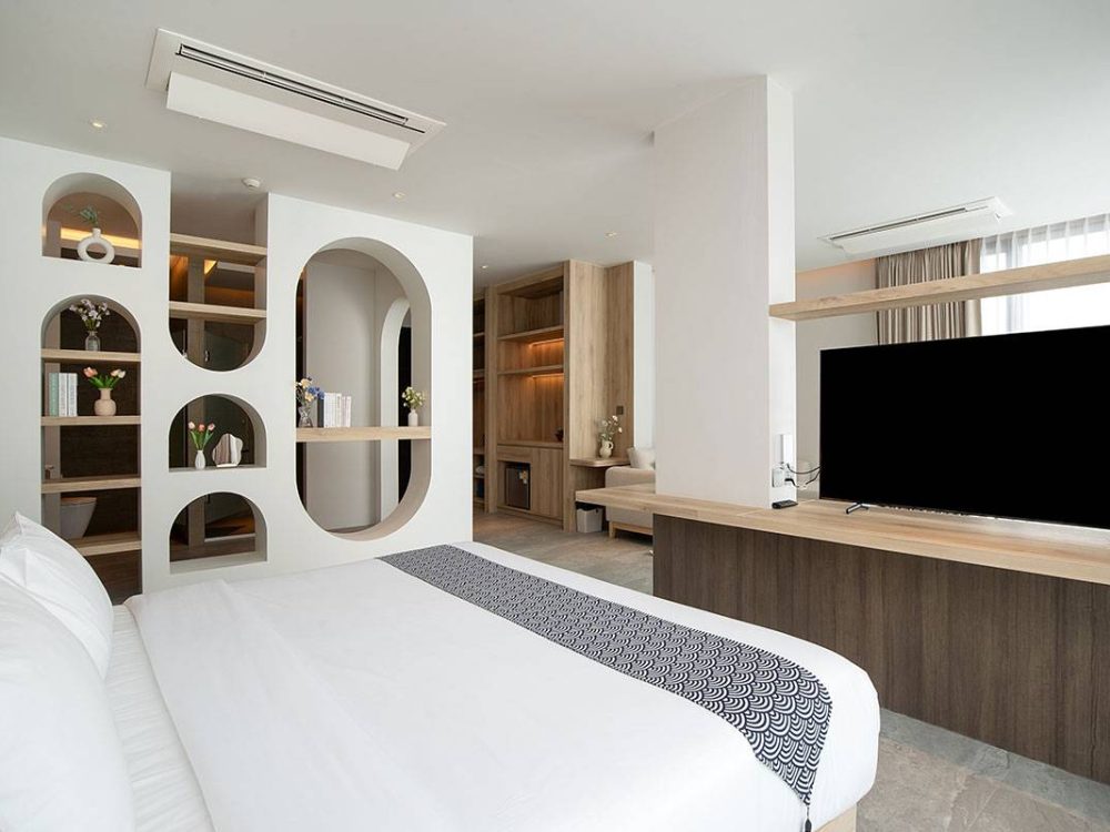 Suite-with-Jacuzzi-08