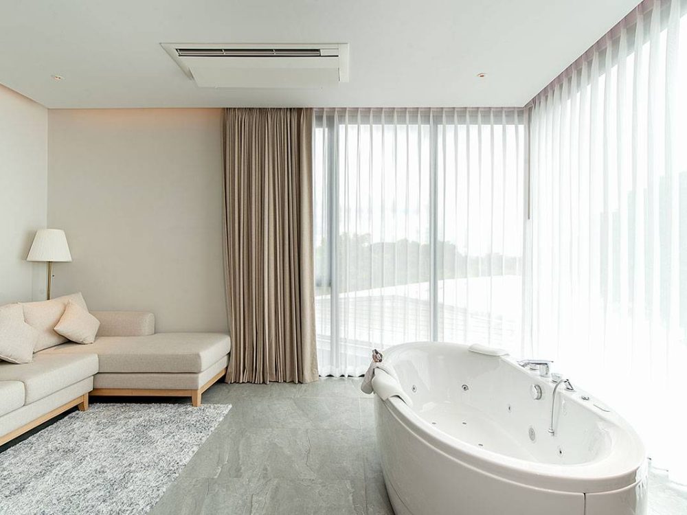 Suite-with-Jacuzzi-10