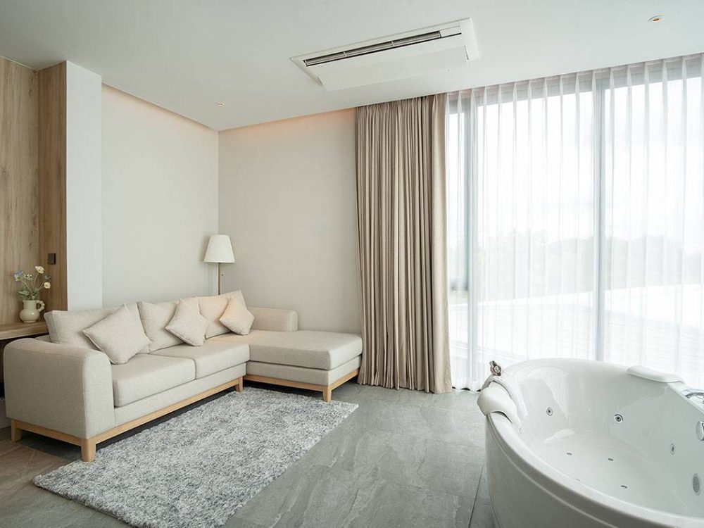 Suite-with-Jacuzzi-11