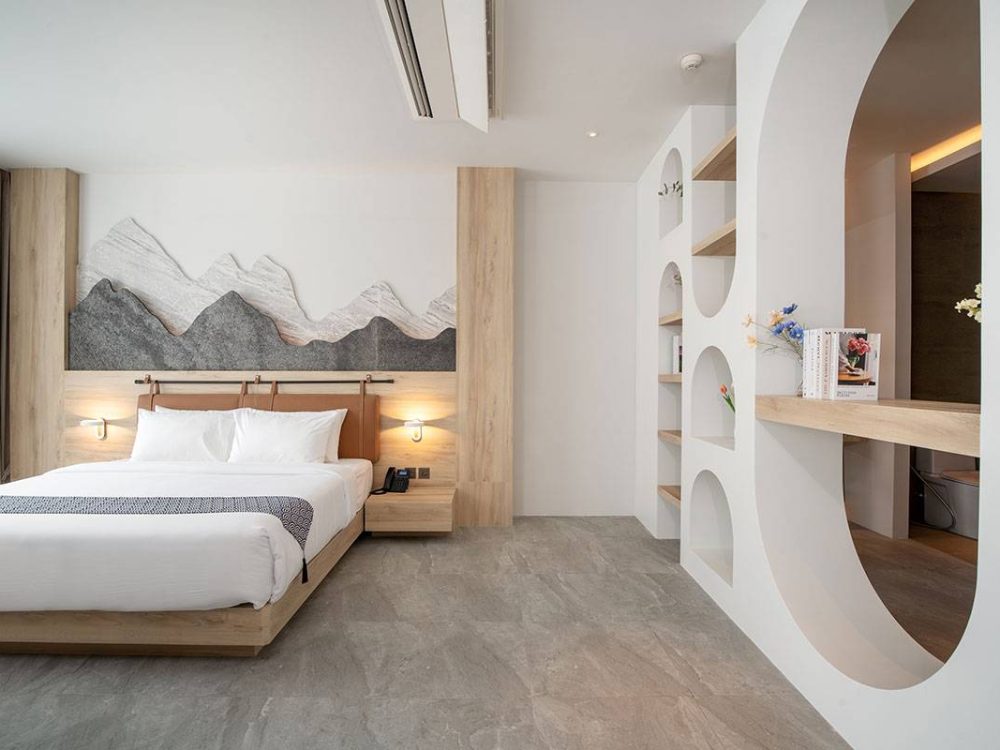 Suite-with-Jacuzzi-13