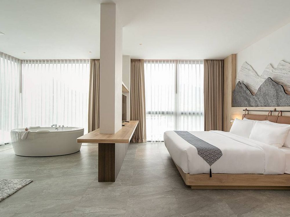 Suite-with-Jacuzzi-15