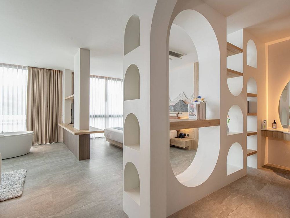 Suite-with-Jacuzzi-16